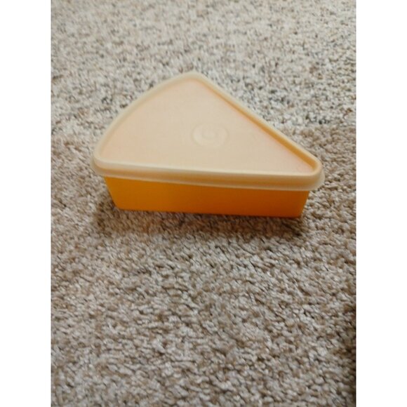 Vintage Tupperware Single Pie Slice‎ Keeper Orange w/ Clear Lid - Picture 1 of 5